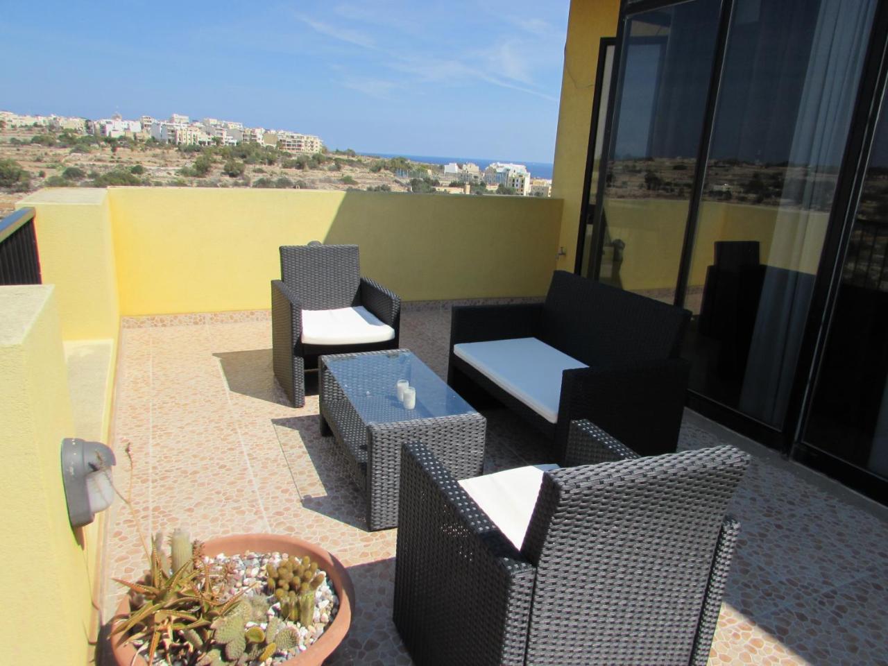Panoramic Penthouse In Marsascala Which Enjoys Sea And Country Views Daire Marsaskala Dış mekan fotoğraf